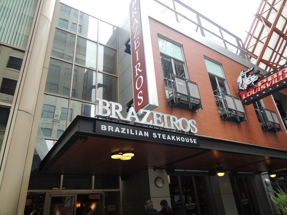 BRAZERIOS CHURRASCARIA BRAZILIAN STEAKHOUSE へ行く（アメリカ・ケンタッキー州ルイビル）_e0070787_23063422.jpg