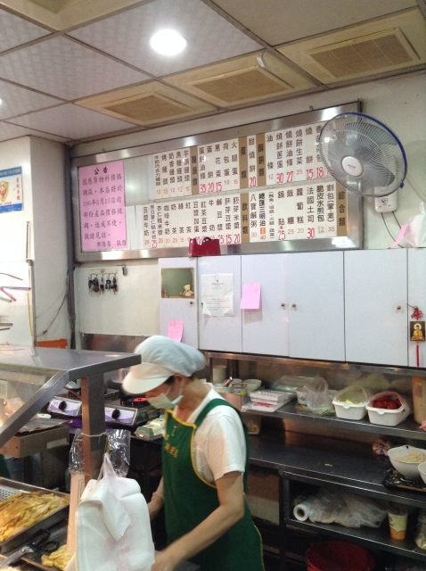 高雄の朝ごはんは興隆居の肉まん、朝から行列。_a0334793_21361793.jpg