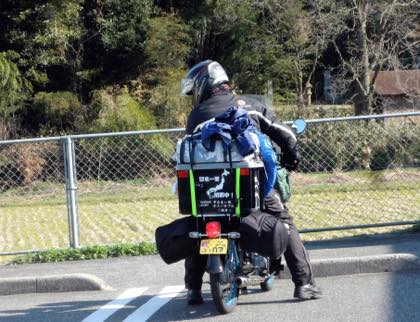 長期休暇の時期には必ず見ますね〜日本一周の若者...._b0194185_22324131.jpg