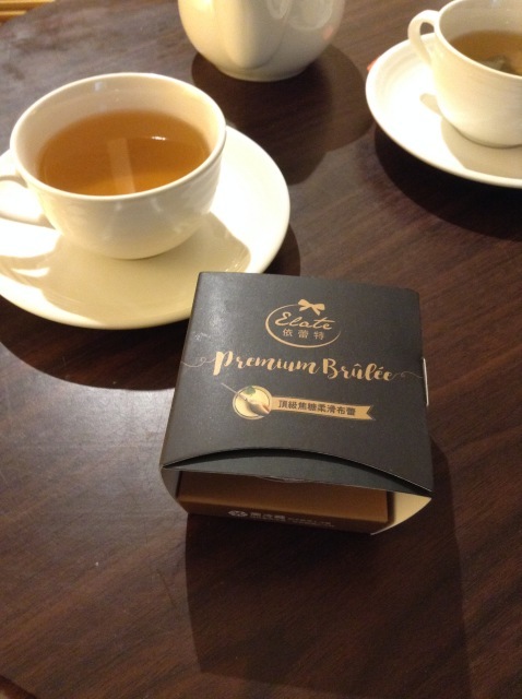 台南の隠れた名物プリン依蕾特本店と周氏蝦巻_a0334793_01505626.jpg