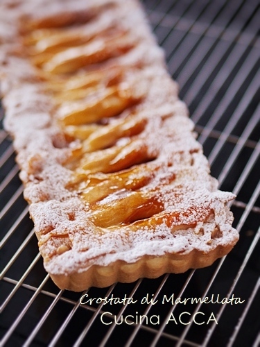 Crostata di Marmellata ジャムのサブレタルト_f0245680_21250116.jpg