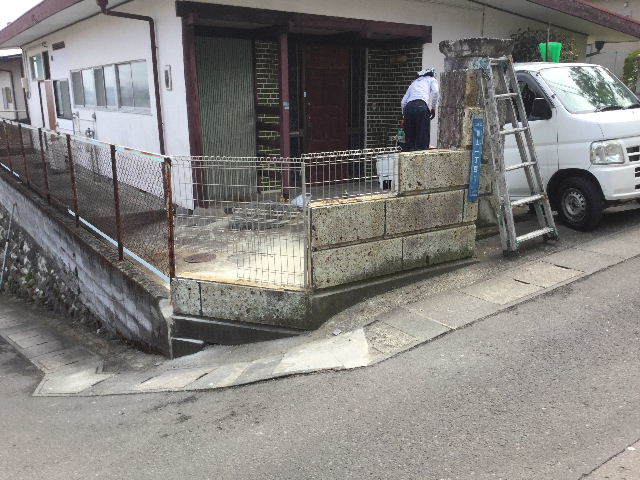 倒壊の危険・・大谷石石塀の撤去処分_f0031037_19011195.jpg