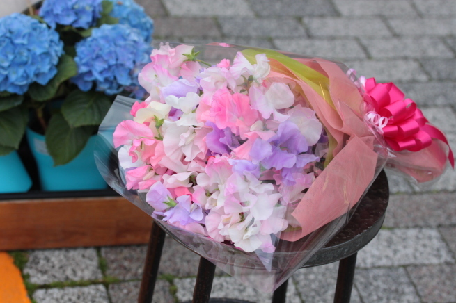 スイートピーだけで花束 目黒区 都立大の 花屋 Moco 花と 植物で楽しい毎日 一人で全力で営業中 スイートピーだけで花束 目黒区 都立大の 花屋 Moco 花と 植物で楽しい毎日 一人で全力で営業中