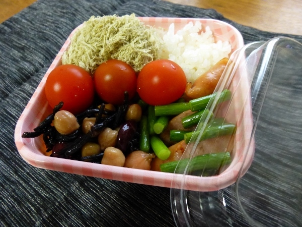 4月7日　ウインナーソーセージとニンニクの芽の炒め物弁当_f0363287_19572780.jpg