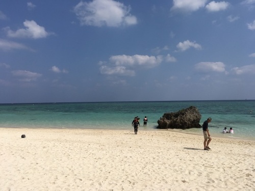 石垣島の川平湾は世界一の透明度の海です、そこは....._e0049318_21063708.jpg