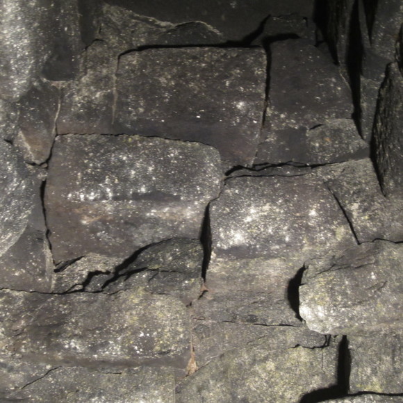 241神籠石と古墳の石組みの技術_a0237545_22184009.jpg