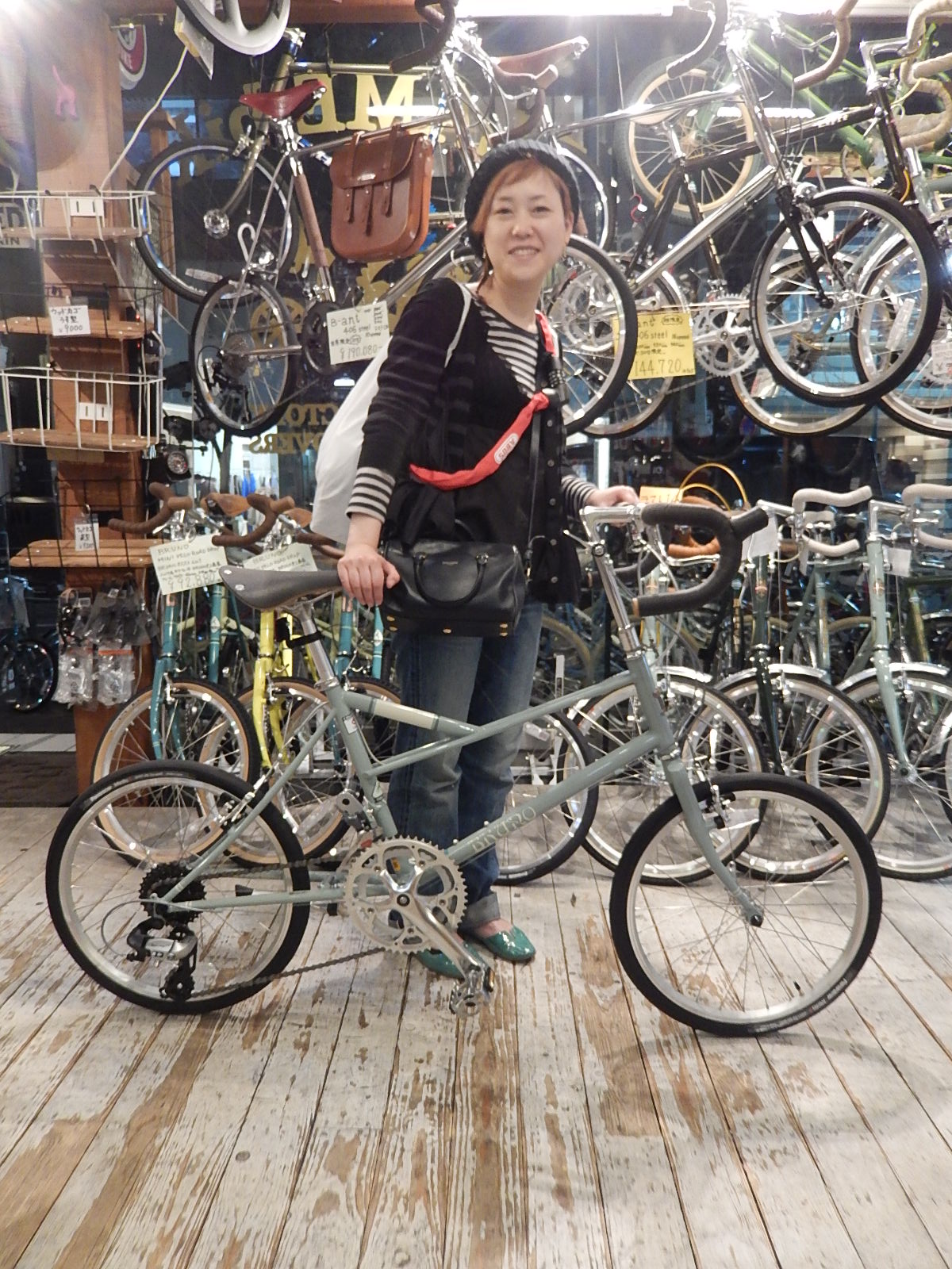 4月9日 渋谷 原宿 の自転車屋 FLAME bike前です_e0188759_1824917.jpg