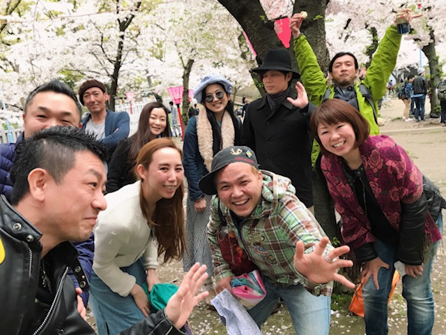 隣でちっさな輪の花見。_a0050302_0403775.jpg