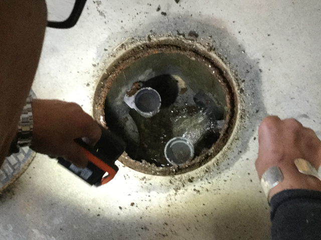 緊急作業 水漏れ スネークカメラで確認です。_f0031037_21162533.jpg