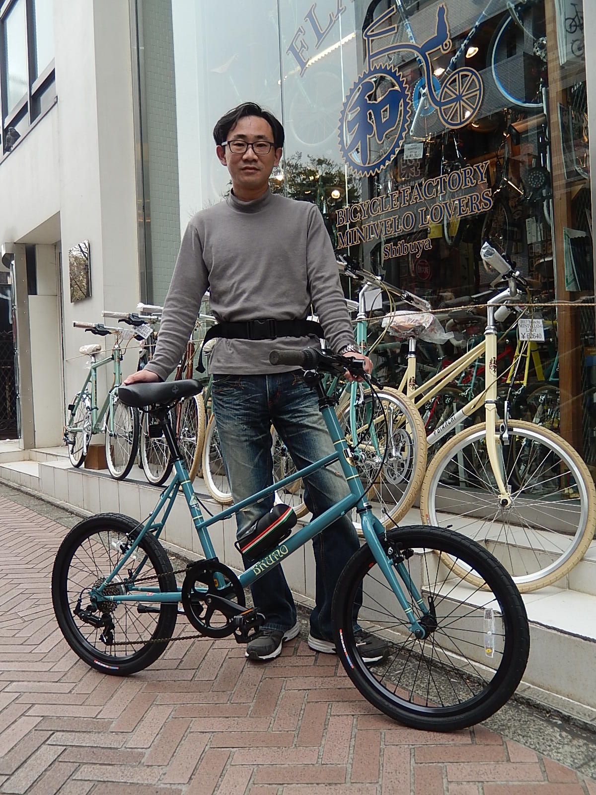 4月10日　渋谷　原宿　の自転車屋　FLAME bike前です_e0188759_1923432.jpg
