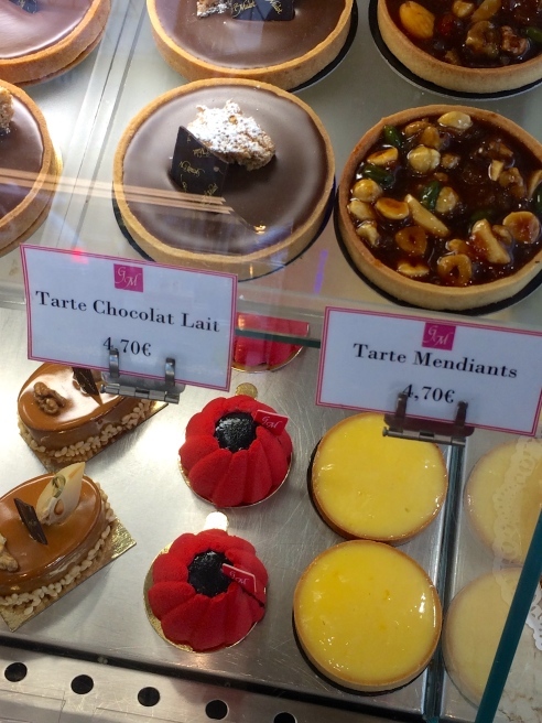 パリ旅行、一人でサクッと食べたい時に〜 イートインできるパン屋さん_a0231632_03232850.jpg