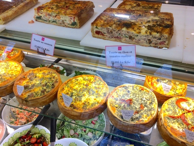 パリ旅行、一人でサクッと食べたい時に〜 イートインできるパン屋さん_a0231632_03263243.jpg