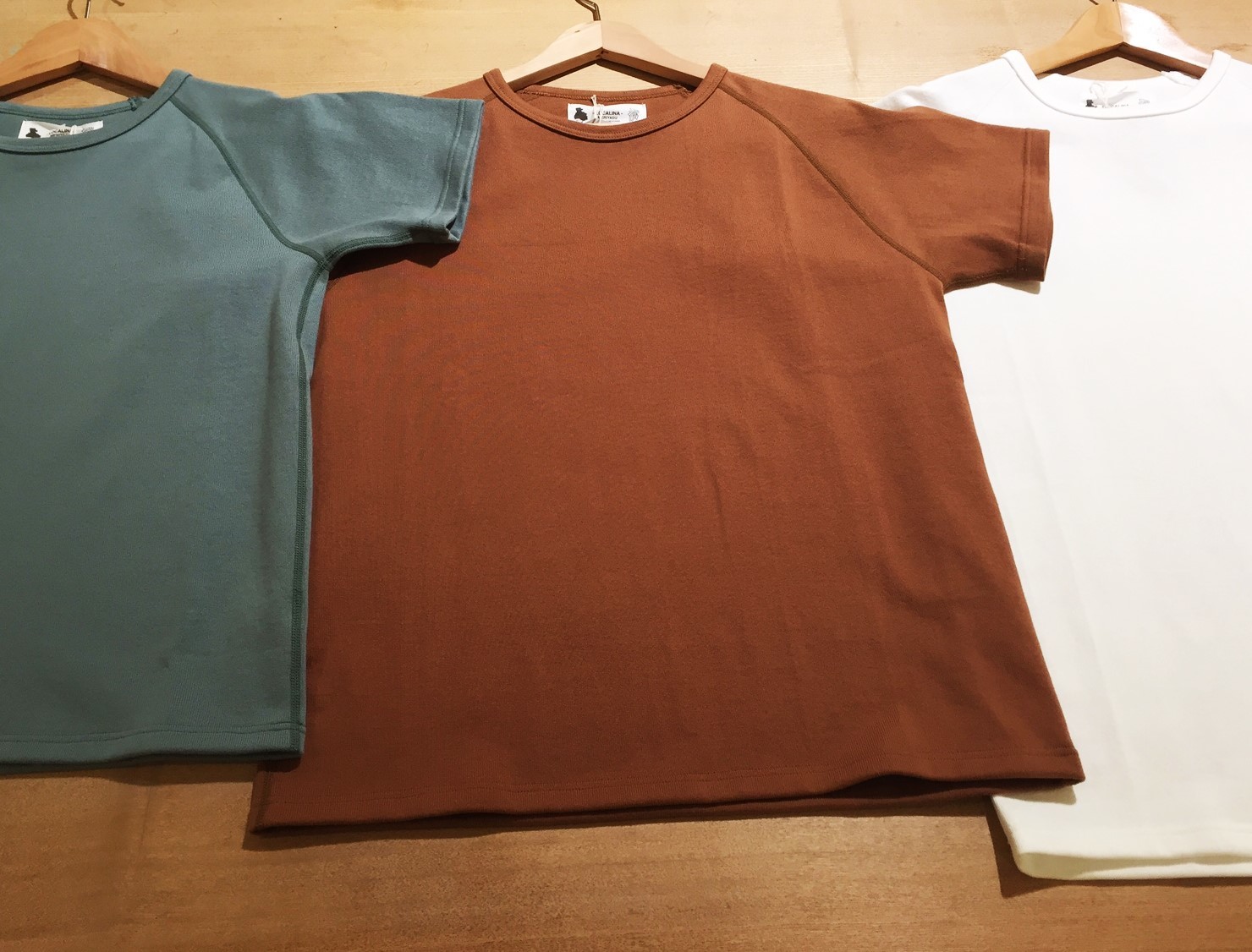 質感で選びたい、メリヤス編みのTシャツ。_e0295731_15302983.jpg