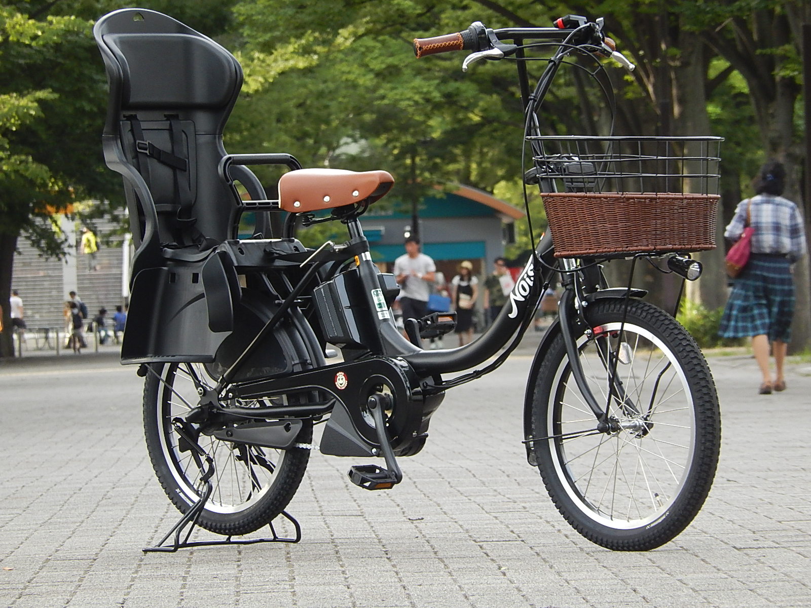 4月12日 渋谷 原宿 の自転車屋 FLAME bike前です_e0188759_17171099.jpg