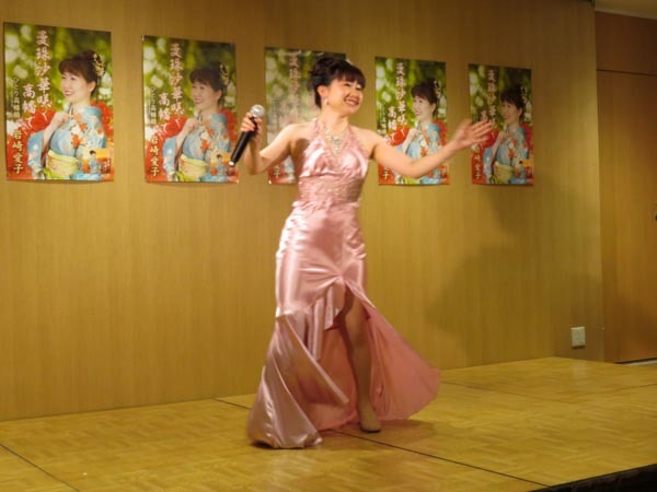 岩崎愛子ミニライブ♪_e0133780_17575207.jpg