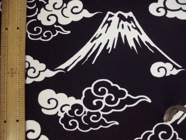 富士山とつむじ風柄の布をぬり絵的に楽しむ_d0156706_17313767.jpg