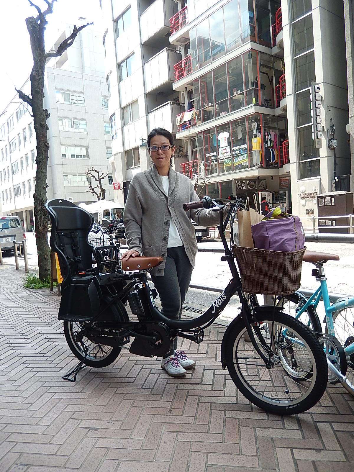 4月13日 渋谷 原宿 の自転車屋 FLAME bike前です_e0188759_18525960.jpg