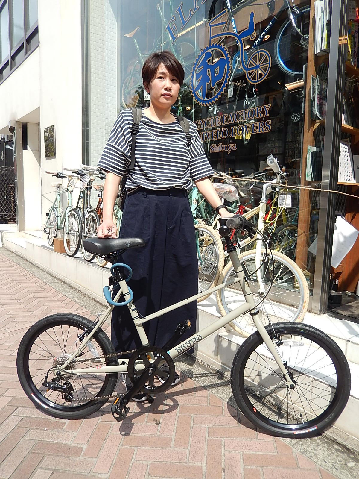 4月15日　渋谷　原宿　の自転車屋　FLAME bike前です_e0188759_1948540.jpg