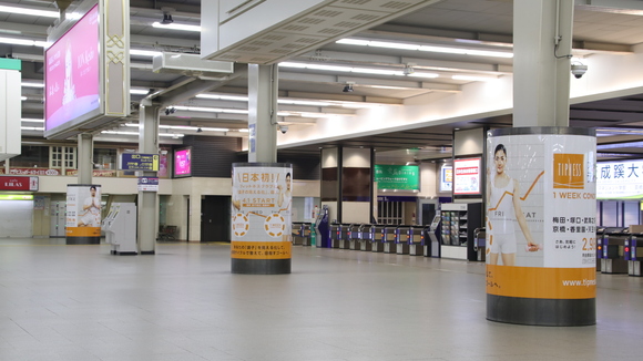 誰もいない阪急梅田駅_d0202264_2015799.jpg