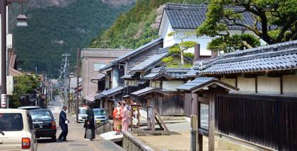 石谷家での撮影が始まる頃には日射しも出てきて...._b0194185_2285152.jpg
