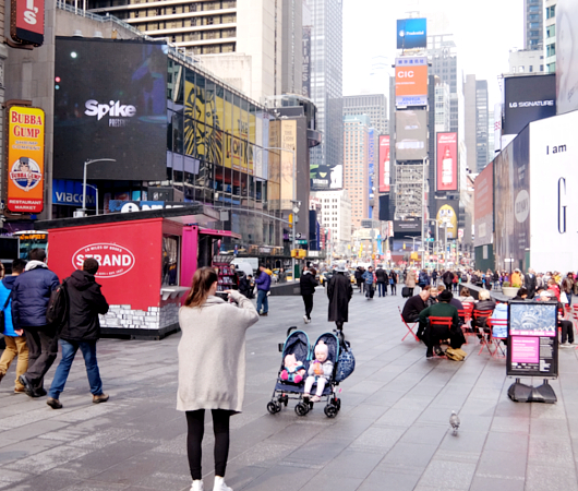 NYのタイムズ・スクエアで見かけたほのぼの風景_b0007805_3302594.jpg