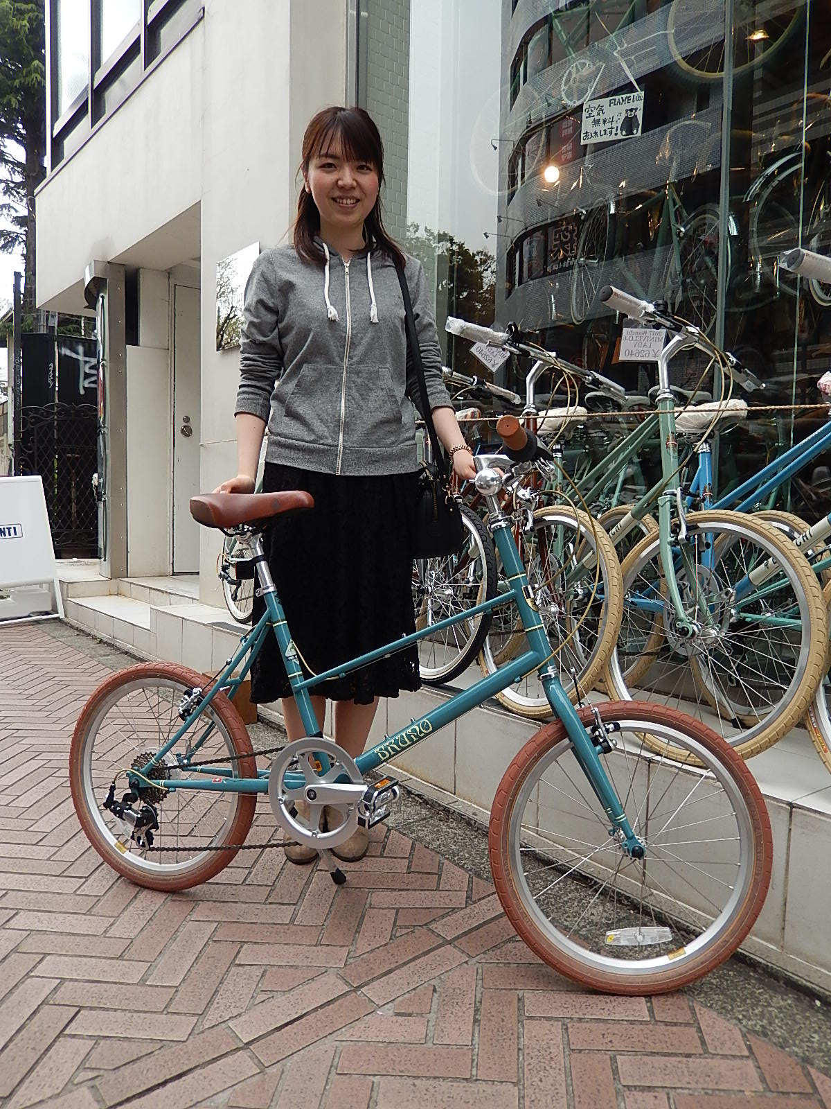4月18日 渋谷 原宿 の自転車屋 FLAME bike前です_e0188759_19435981.jpg