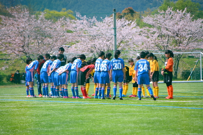 桜の木の下で　　　　了_d0072720_7255389.jpg