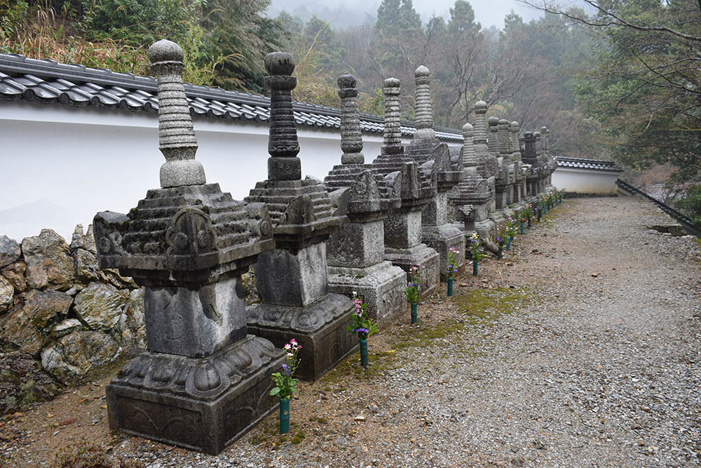 太平記を歩く。 その44 「佐々木道誉墓所(清瀧寺徳源院・京極家墓所)」 滋賀県米原市_e0158128_10503045.jpg