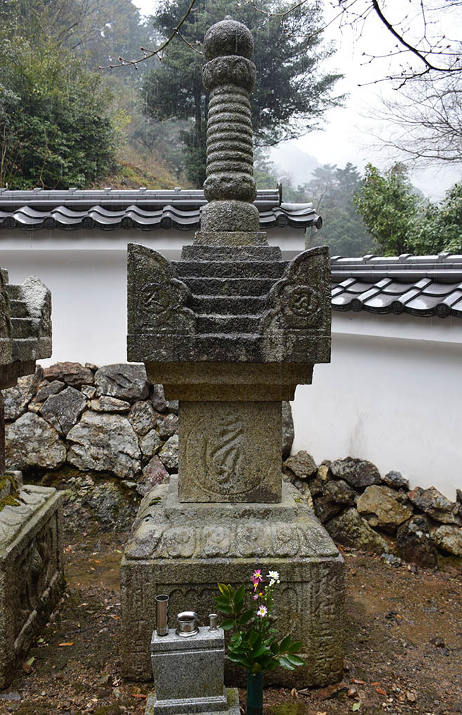 太平記を歩く。 その44 「佐々木道誉墓所(清瀧寺徳源院・京極家墓所)」 滋賀県米原市_e0158128_10554324.jpg