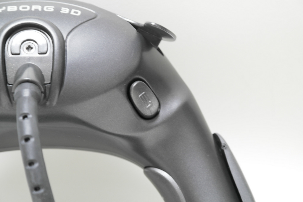 【レビュー】Saitek CYBORG 3D Pad USB（再録）_c0004568_20472000.jpg