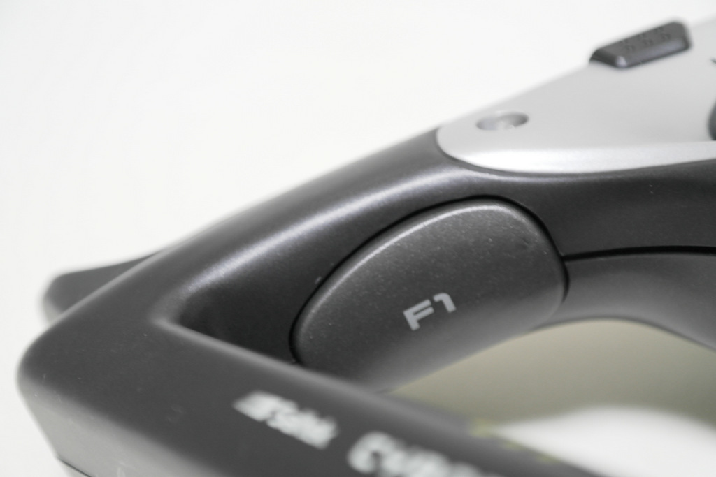 【レビュー】Saitek CYBORG 3D Pad USB（再録）_c0004568_20472103.jpg