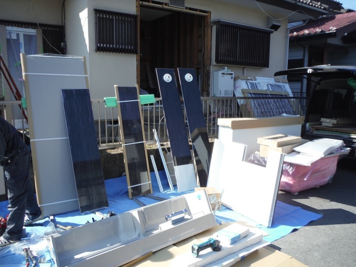 浴室工事 ~ ユニットバス組立_d0165368_02444151.jpg