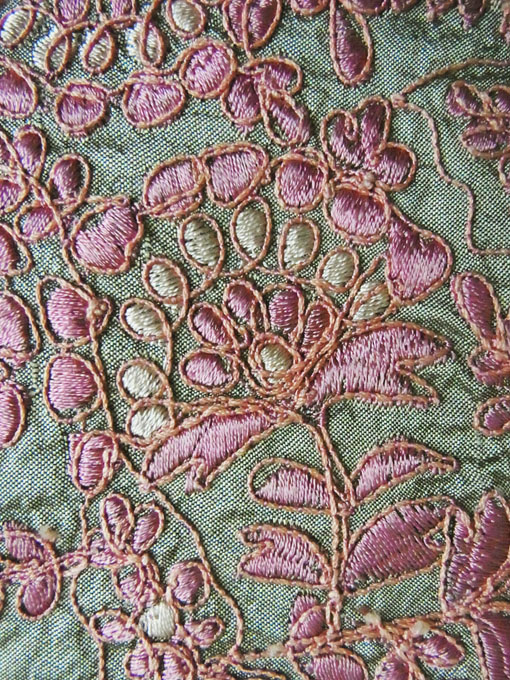 Sold- N.0539　中世時代風　植物文様の全面刺繍　〜クッション・ペア/アンティークインテリア_a0111371_194341100.jpg