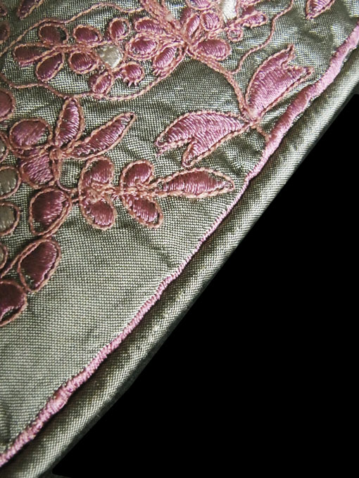 Sold- N.0539　中世時代風　植物文様の全面刺繍　〜クッション・ペア/アンティークインテリア_a0111371_19435235.jpg