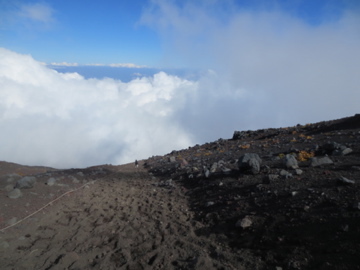 ヨロヨロ富士登山体験記2016御殿場ルート　その7　下山、宝永山馬の背、大砂走り_c0337875_21013924.jpg