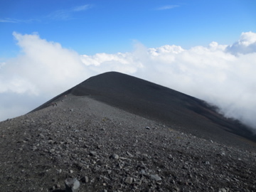 ヨロヨロ富士登山体験記2016御殿場ルート　その7　下山、宝永山馬の背、大砂走り_c0337875_21062533.jpg