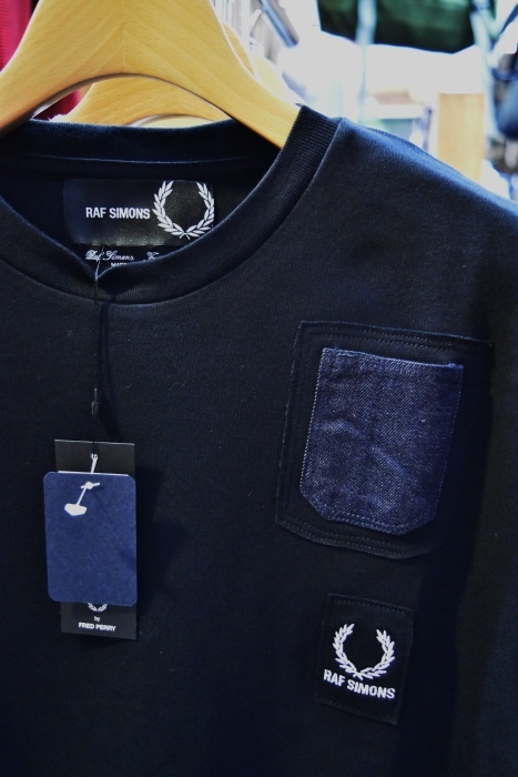 FRED PERRY (LAUREL LINE) ・・・ RAF SIMONS コラボ限定TEE!★!_d0152280_10311102.jpg