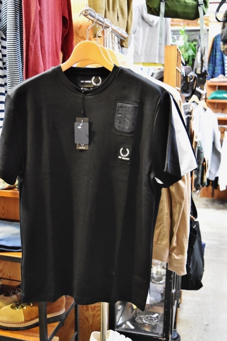 FRED PERRY (LAUREL LINE) ・・・ RAF SIMONS コラボ限定TEE!★!_d0152280_10315273.jpg