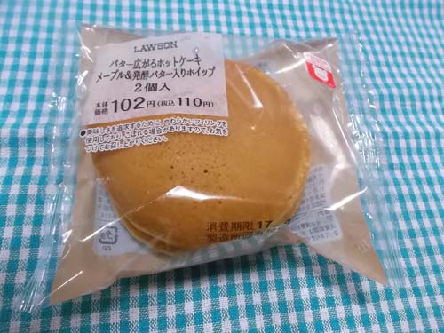 ローソンのホットケーキにまるごといちごジャムをのせて_f0019498_1922994.jpg