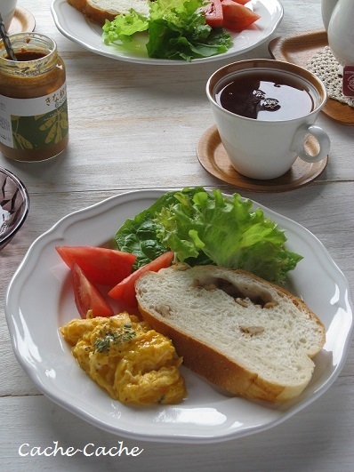 ストウブごはんココットで♪ ふわふわ胡桃パン~朝食ワンプレート_d0319943_07504783.jpg