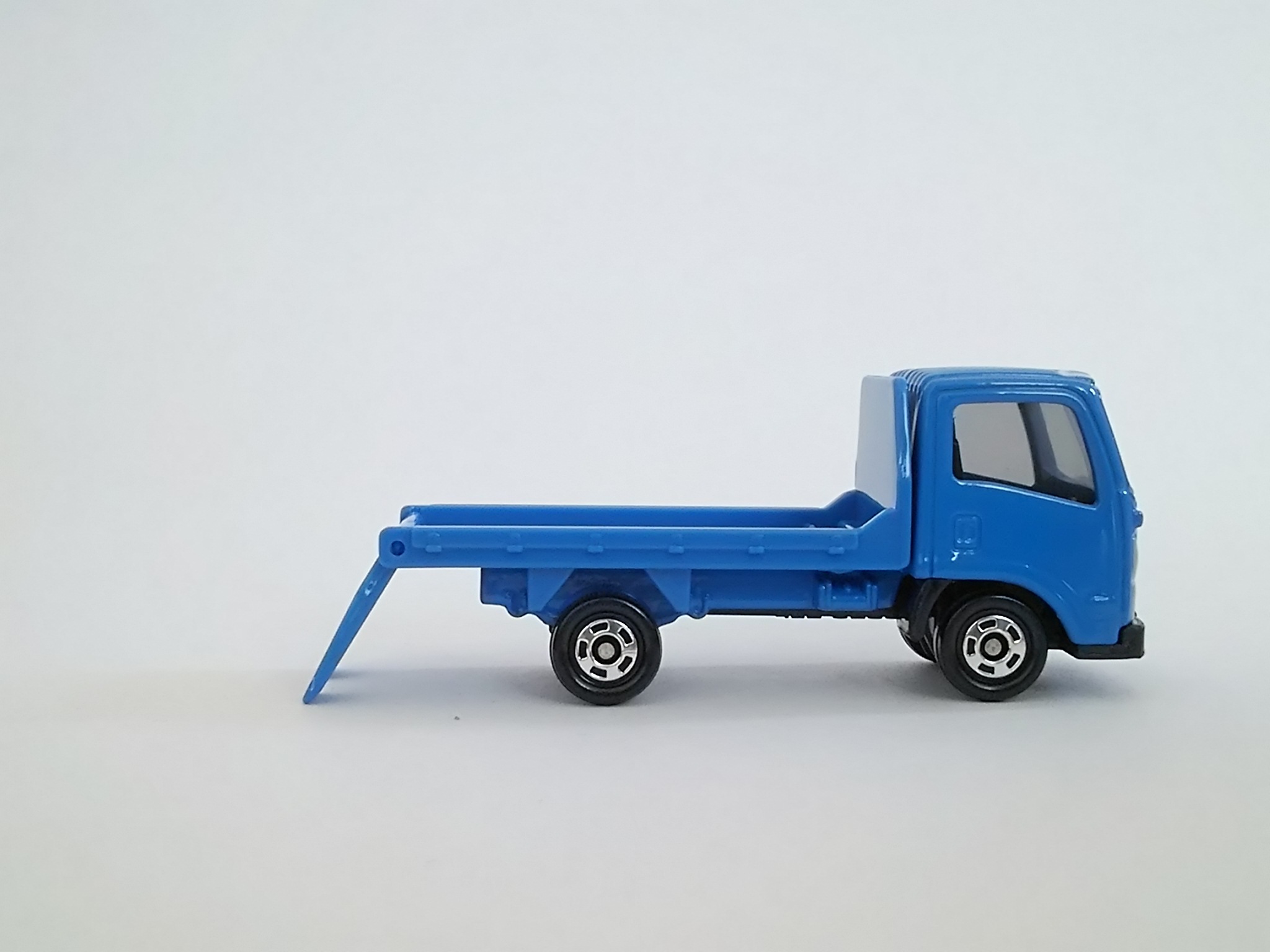 タカラトミー トミカno 60 いすゞ エルフ 車両運搬車 燃やせないごみ研究所