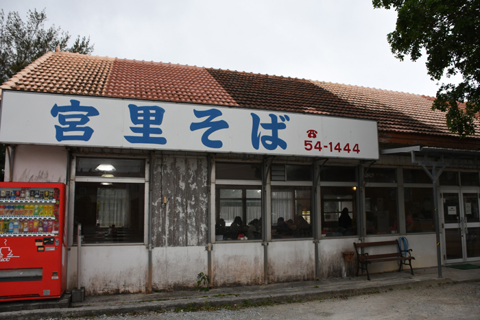 【食べログ3.5以上の店】人気のおいしい沖縄そば店。沖縄・名護市「宮里そば」_e0171573_025222.jpg