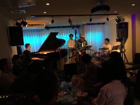 Jazzlive comin 広島  本日土曜日のライブ！_b0115606_10483296.jpg