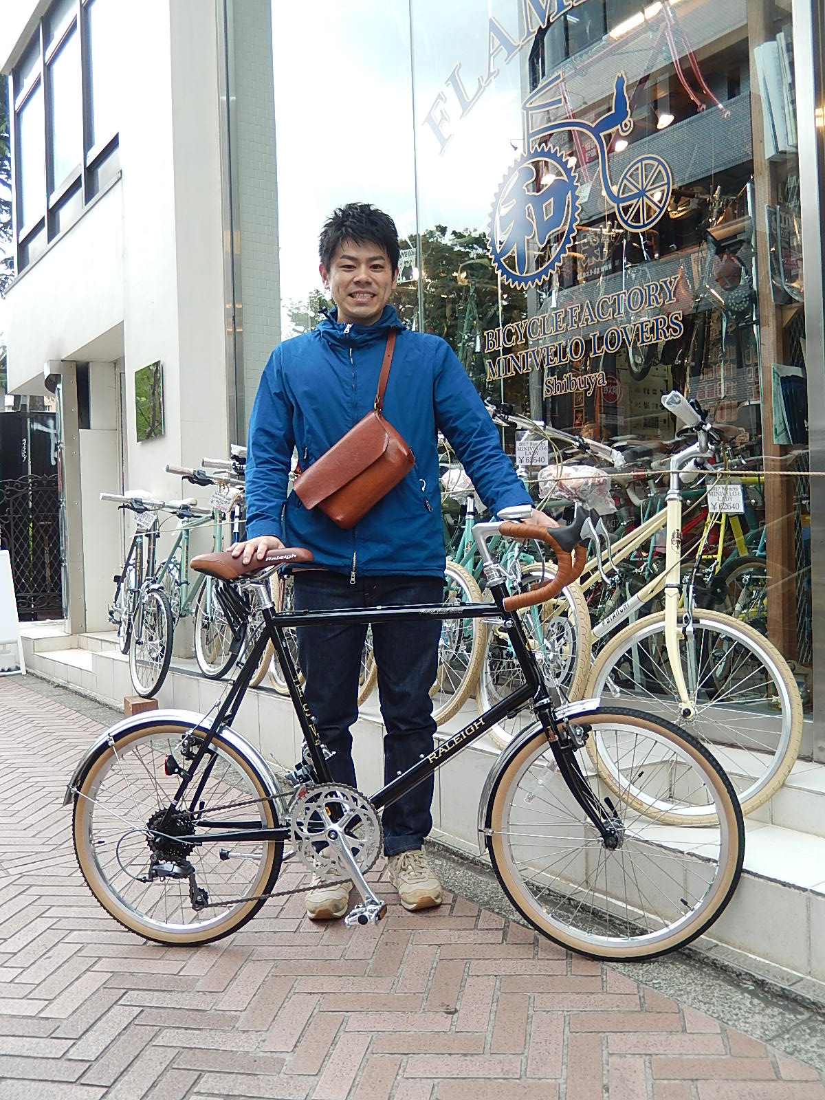 4月22日　渋谷　原宿　の自転車屋　FLAME bike前です_e0188759_1952140.jpg
