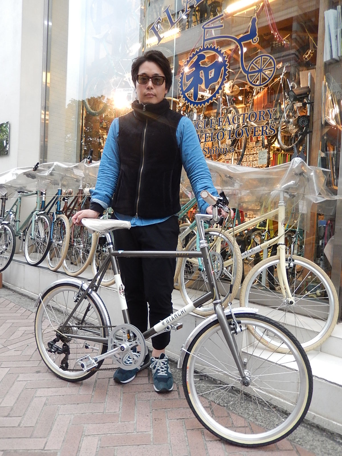 4月22日　渋谷　原宿　の自転車屋　FLAME bike前です_e0188759_19553149.jpg
