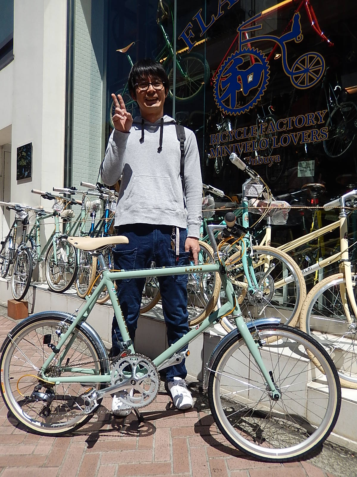 4月23日　渋谷　原宿　の自転車屋　FLAME bike前です_e0188759_175546100.jpg