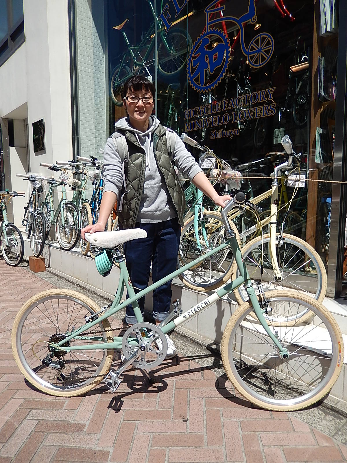 4月23日 渋谷 原宿 の自転車屋 FLAME bike前です_e0188759_17561635.jpg