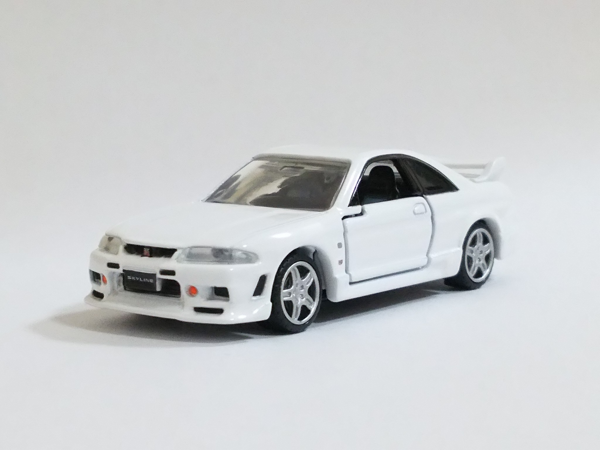 タカラトミー・トミカプレミアムNo.13 日産 スカイライン GT-R