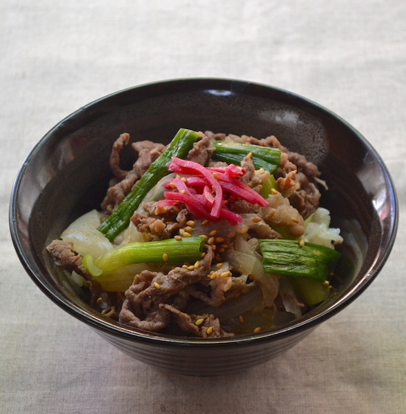 葉玉ねぎの牛丼_d0122797_14552624.jpg