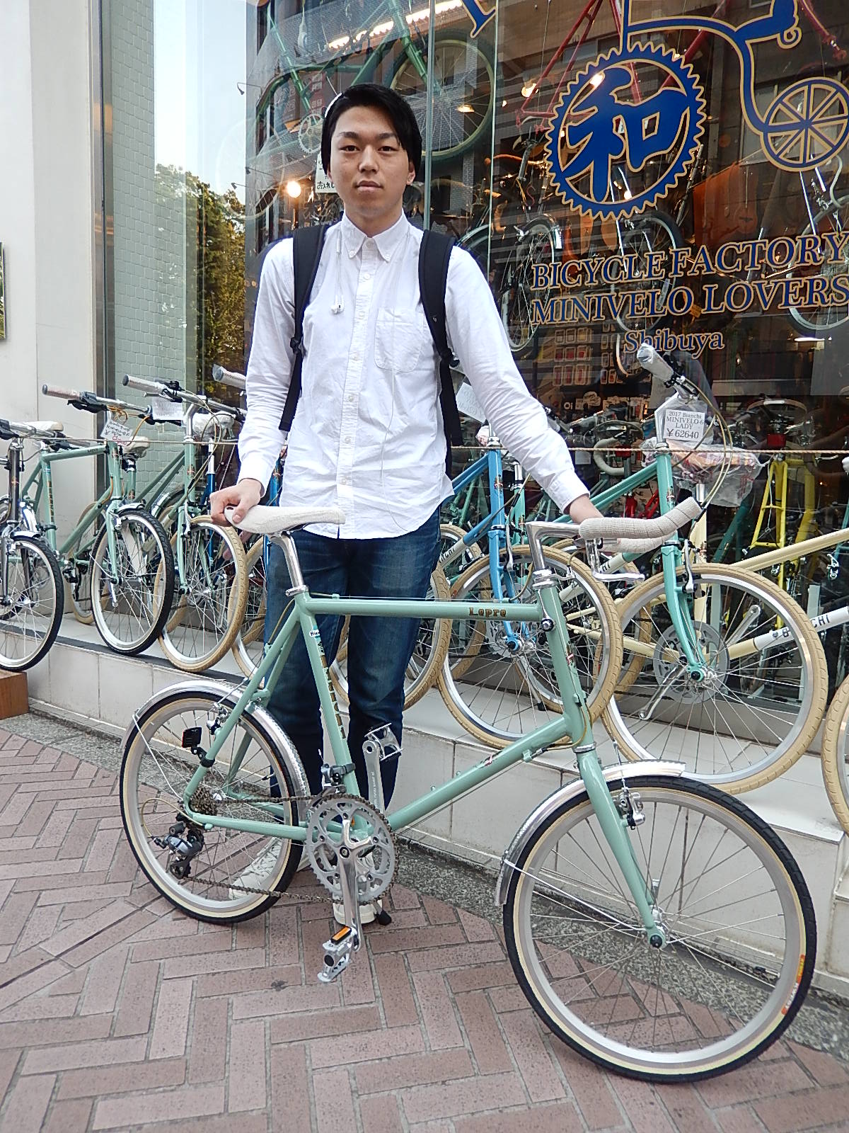 4月24日　渋谷　原宿　の自転車屋　FLAME bike前です_e0188759_1918271.jpg